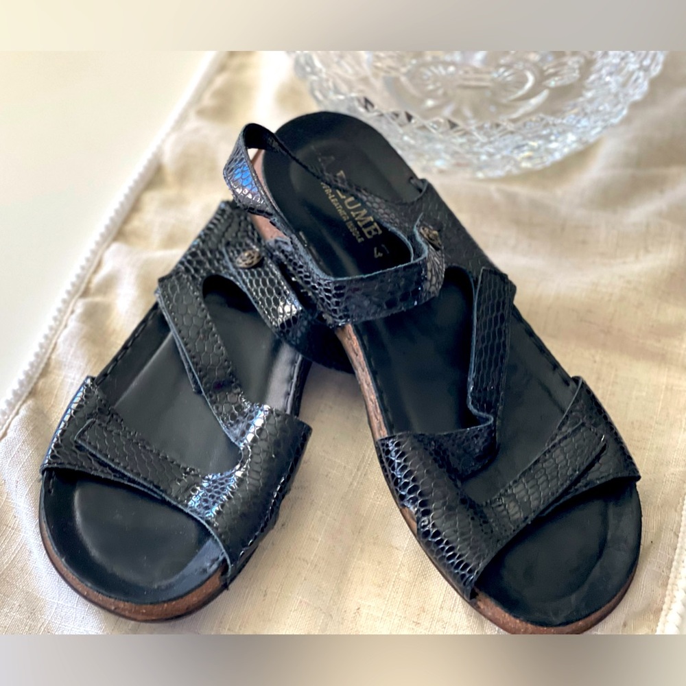 LaPlume size 41 EU 11 US All Leather insole and upper.  Super Comfy Top Brand!